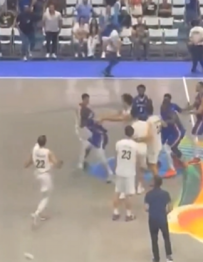 SEVALE PESNICE Brutalna tuča Argentinaca i Dominikanaca, sve počelo iz bizarnog razloga (VIDEO)