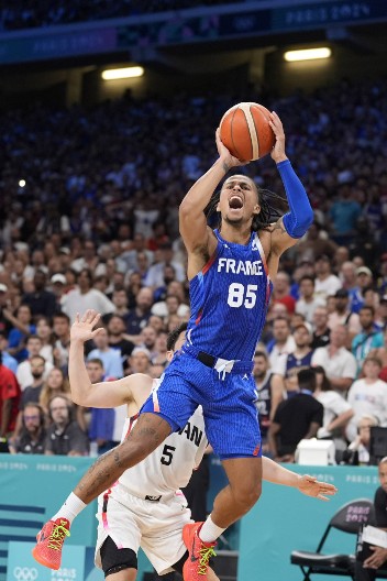 BAŠ IH NEĆE Novi veliki maler za Francuze