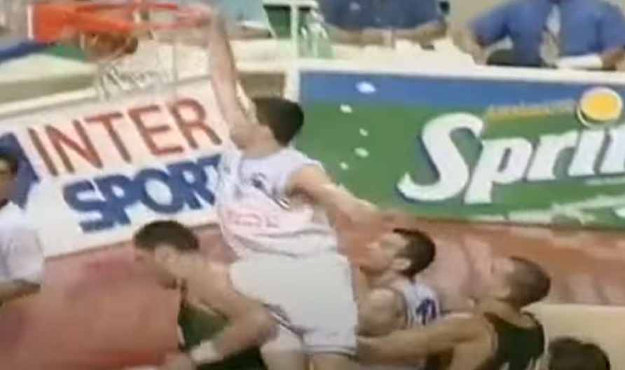 POTEZ KOJI ĆE SE ZAUVEK PAMTITI Legendarno zakucavanje Danilovića preko Sabonisa (VIDEO)