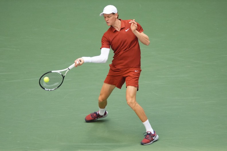 MOĆNO IZDANJE SINERA Italijan na ubedljiv način počeo odbranu titule