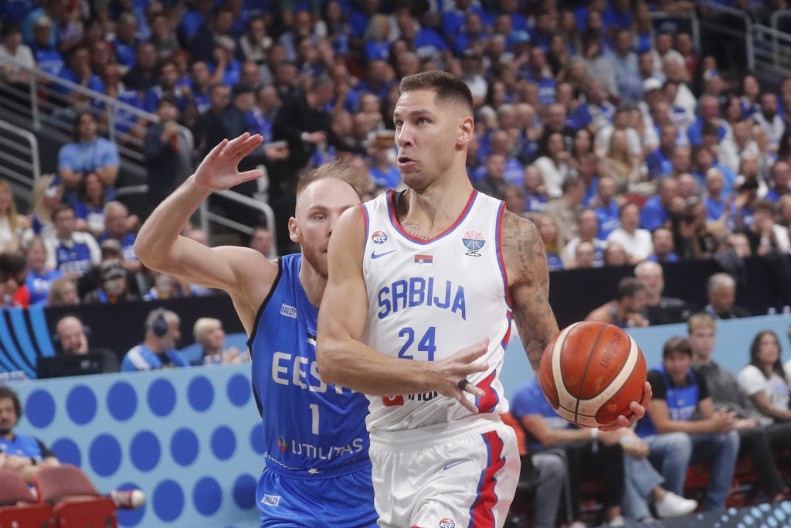 ON IGRA "POSLEDNJI PLES" Svi su gledali u patike Stefana Jovića, detalji ostavljaju bez teksta (FOTO)