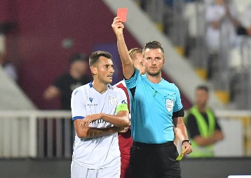 E SVAŠTA... Šlager svirao što niko nije u fudbalu, 300 kilometara od Beograda isključio čoveka s mikrofonom!