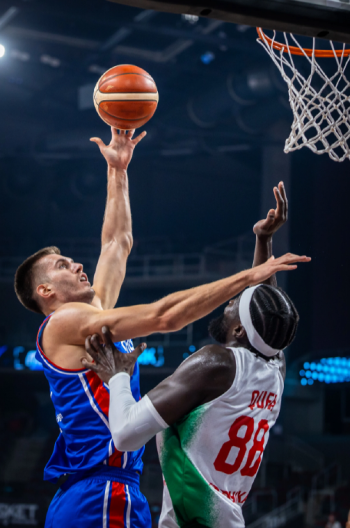 NEVEROVATNA PROVOKACIJA PORTUGALACA Brito pao kao da ga je pogodio snajper, isključen Petrušev! (VIDEO)