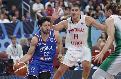 VASA NE LIČI NA SEBE Pešić pobesneo na Micića zbog OVOG poteza, pa ga izveo iz igre