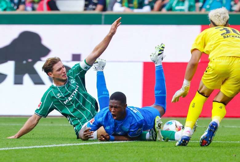 KATASTROFA LEVERKUZENA Bajer ispustio dva gola prednosti sa igračem više, slavlje Lajpciga i Štutgarta