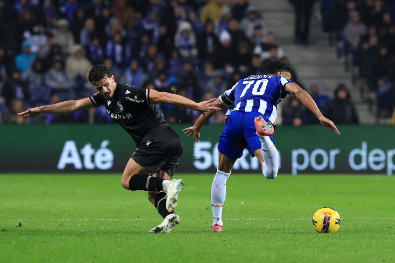 PUČE BOMBA NA "MARAKANI" Zvezda dovodi Portugalca