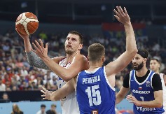 ČOVEK SE ŠALI SA KOŠARKOM Asistencija Jokića koja je zapanjila sve (VIDEO)