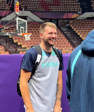 HIT SCENA NA EVROBASKETU Bivši košarkaš Zvezde morao da radi sklekove zbog Dončića (VIDEO)