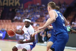 MOĆNO IZDANJE FRANCUSKE Island razbijen sa 40 razlike