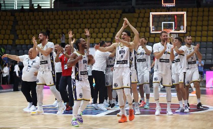 HEROJ DANA Bosna i Hercegovina posle 32 godine u osmini finala Evrobasketa