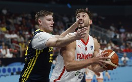 UMALO NAJVEĆA SENZACIJA EVROBASKETA Šengun morao da čupa Turke, hrabri Šveđani ostali bez gasa