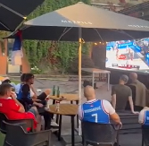 RIGA VEĆ GORI Dok čekaju meč sa Finskom Srbi prave društvo Letoncima u gledanju utakmice (VIDEO)