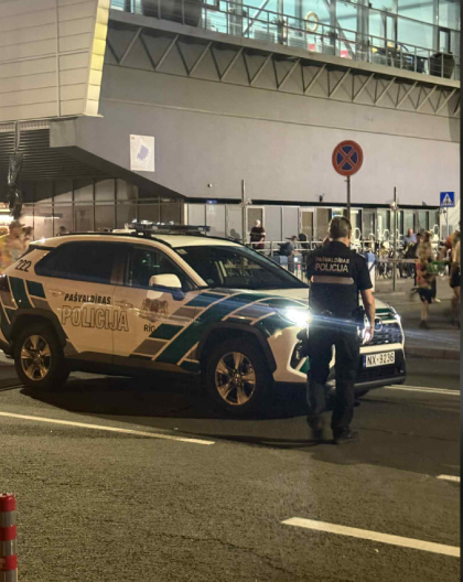 DOJAVA O BOMBI PRED MEČ SRBIJE Policija zatvorila dvoranu, nastao potpuni haos