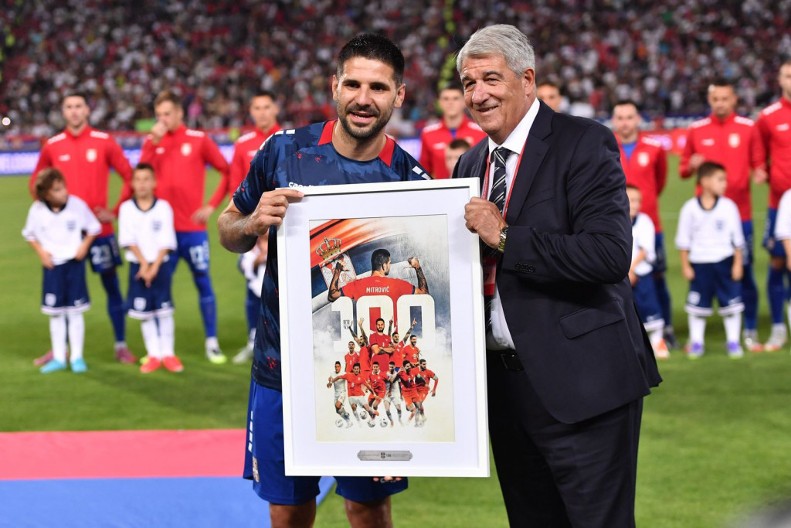 POKLON ZA MITRA Aleksandar Mitrović dobio specijalnu medalju