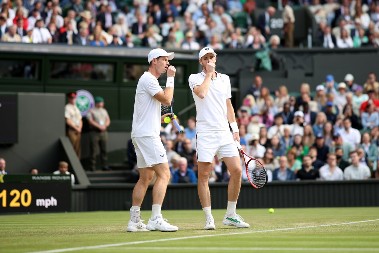 BIO ZALJUBLJEN U JELENU JANKOVIĆ Kraj, razveo se Marej