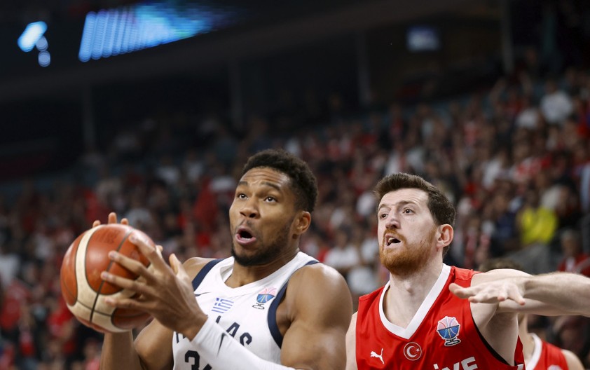 NA TERENU JE POSTOJAO SAMO JEDAN TIM Turska pregazila Grčku i zakazala finale sa Nemačkom!