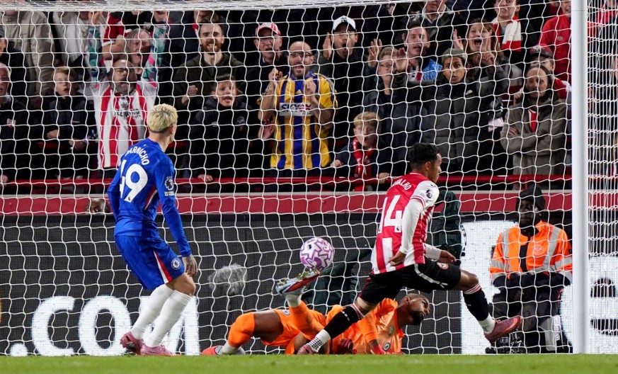 DVA NALIČJA LONDONSKIH RIVALA Čelsi kiksnuo, Totenhem kao uragan