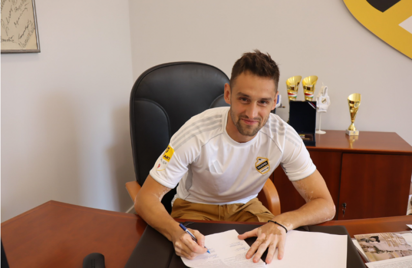 BIVŠI REPREZENTATIVAC PONOVO U SUPERLIGI Čukarički se pohvalio potpisom nekadašnjeg igrača Zvezde