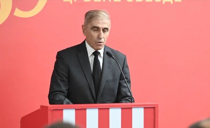 UŽAS NA MILOVANOVIĆEVOJ KOMEMORACIJI Boško Đurovski se srušio za govornicom