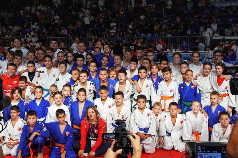 JOŠ JEDAN DŽUDO SPEKTAKL Treći Zvezdin kup u dvorani "Šumice"