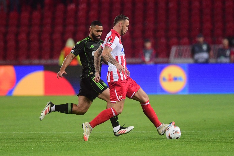 CRVENO-BELI UPISALI PRVI BOD, A MOGLI SVA TRI "Marakana" videla evropski prvenac Arnautovića, hobotnicu Mateusa, ali i da Zvezda ne treba nikoga da se plaši