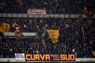 HAOS U FRANCUSKOJ Uhapšeno preko 100 navijača Rome, nađeni bokseri i gvozdene šipke