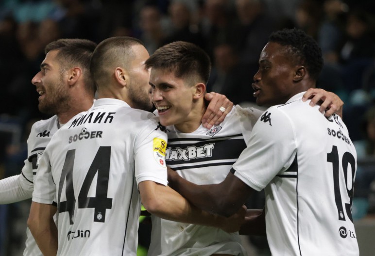 POPOVIĆ SPASIO VEĆI POTOP OFK BEOGRADA Prvenac Dragojevića i surovost Miloševića doneli tri boda Partizanu koji je morao ubedljivije da slavi