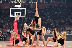 "ZVEZDAŠI" SU SE I NJIH UŽELELI Lepe Zvezdine čirlidersice najavije početak nove sezone izazovnom fotografijom (FOTO)