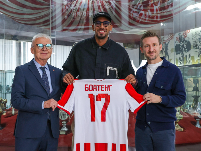 IZNENADNA POSETA NA MARAKANI Svetski šampion dobio dres Crvene zvezde