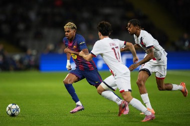 LIGA ŠAMPIONA Barselona u šoku - preokret ranjenog PSŽ-a u 90. minutu, VMS spasio Napoli, glupost Nika koštala Siti