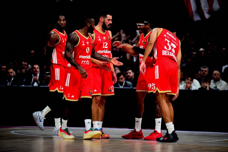 ZVEZDA NIJE USPELA DA SKINE DECENIJSKO PROKLETSTVO Zvezda protiv Bajerna ostala bez snage i rešenja za "snajpera" Obsta