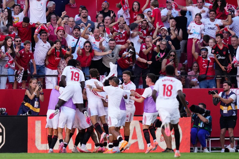 KAKVA LUDNICA U ŠPANIJI Barselona doživela debakl