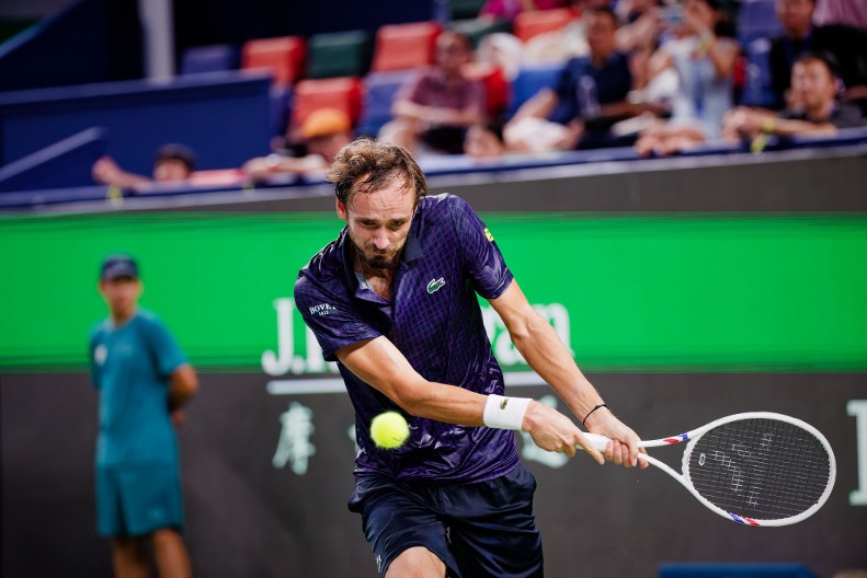 NAJAVA BOLJIH DANA Medvedev u osmini finala Šangaja