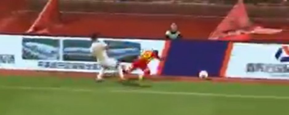 UZNEMIRUJUĆE Bivši reprezentativac udario u reklamu i slomio vrat (VIDEO)