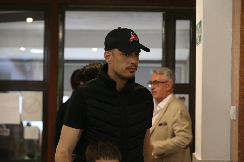 VUJADIN SAVIĆ "PREKREČIO" TETOVAŽU "DELIJA" Evo šta mu sada piše umesto naziva navijačke grupe (FOTO)