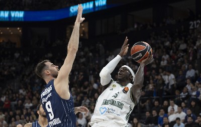 JEZIVA POVREDA Srbin ostao bez centra (VIDEO)