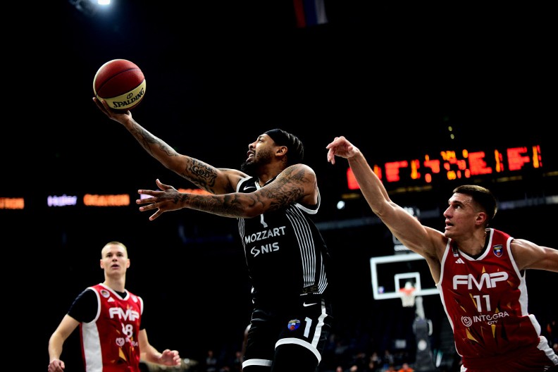 OZBILJAN PROBLEM ZA PARTIZAN Povredio se Karlik Džons