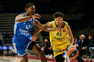 KRALJU SKINUTA KRUNA U "PIONIRU" Blat je heroj: Makabi trojkom sa devet metara srušio madridski Real, Hezonja promašio šut za pobedu