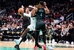 U ZVEZDI TRLJAJU RUKE Brutalno pojačanje: Evo kako je novi igrač crveno-belih razneo Lejkerse (VIDEO)