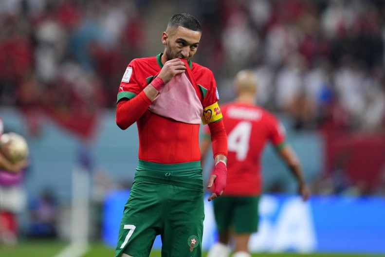 SLAVI KAZABLANKA, HAKIM SE VRAĆA KUĆI Žario i palio sa Tadićem u Ajaksu, Čelsi potrošio bogatstvo zbog njega, a sada će igrati u Maroku