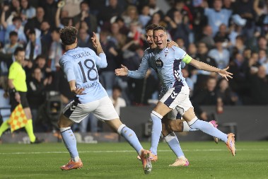 ŠTA SE RADI U ŠPANIJI Legenda Zvezdinog rivala u društvu supruge i dece, kad ono iznad - dronovi!