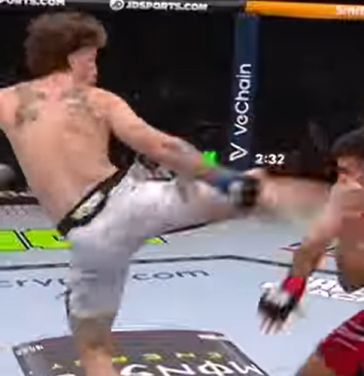 JEZIVE SCENE U ABU DABIJU Pogodio rivala nogom u glavu, Marokanca jedva probudili