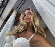 PRVI TROFEJ ZA LAJLU Nesuđena Šumijeva snaja balkanskih korena zvanično u zagrljaju Sinera