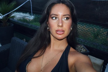 VELIKE, PA ŠTA! Teniserka posle operacije grudi digla glas, a svet se naslađuje vrelim fotkama...