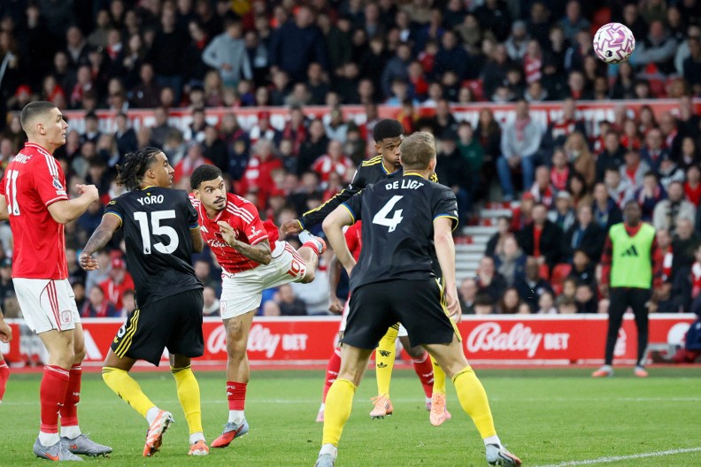 Milenkovićevi "šumari" prekinuli seriju Junajteda, Arsenal rutinski