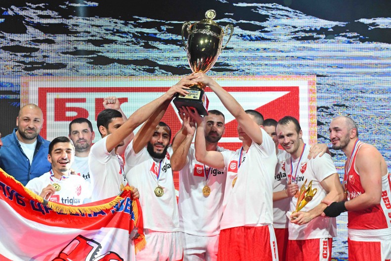 NAJVREDNIJI TROFEJ U ISTORIJI Bokseri Zvezde osvojili Kup šampiona