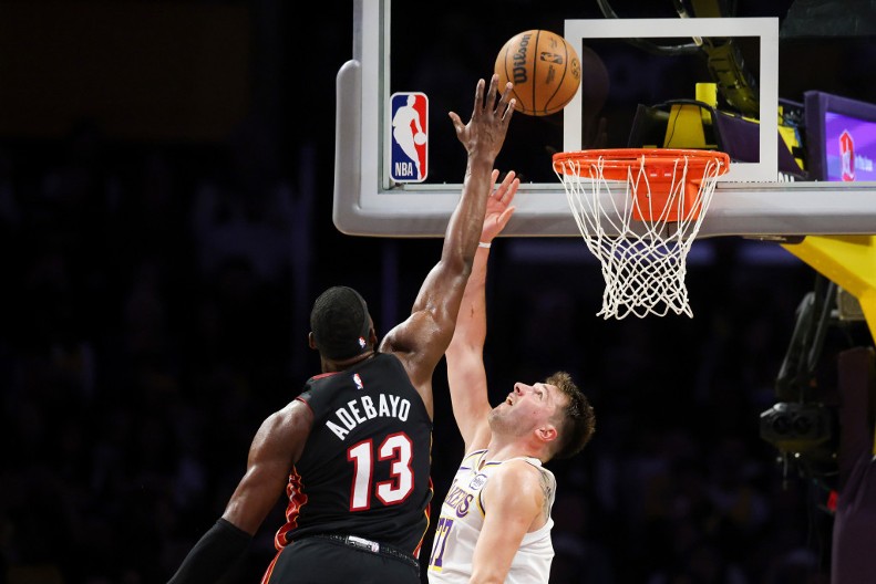 SLOVENAC NASTAVLJA DA DOMINIRA Dončić ušao u istoriju i vodio Lejkerse do trijumfa protiv Nikole Jovića