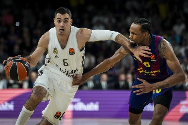 PUKLA STOTKA U EL KLASIKU Real silan protiv Barselone