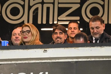 NOVI SELEKTOR U HUMSKOJ Veljko Paunović prati meč Partizana i Novog Pazara