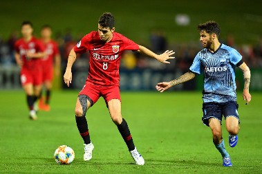 DRAMATIČNE SCENE IZ BRAZILA Bio plaćeniji od Mesija i Ronalda, srce ga sprečava da se vrati na teren